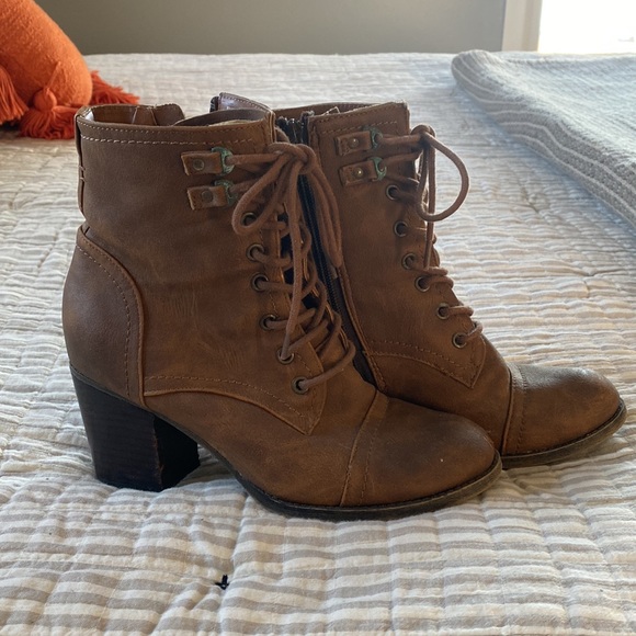 Boots - Picture 3 of 5